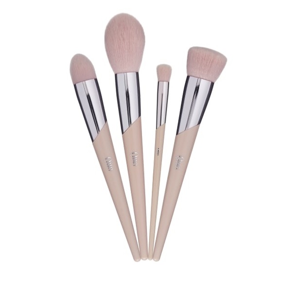 Sephora Other - 3 quo face brushes